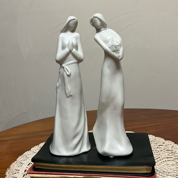 🛍5 for$25 Sales Women Figurine - Picture 1 of 7